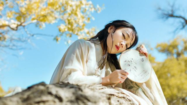 天鹅公主(谁讲一下天鹅公主奥罗拉的故事？)