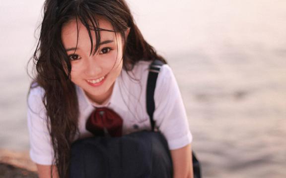 京口瓜洲一水间的间(京口瓜洲一水间的一水间的意思？)