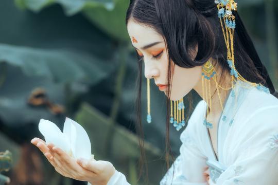 秋登宣城谢眺北楼(《秋登宣城谢脁北楼》表达了作者怎样的情感？)
