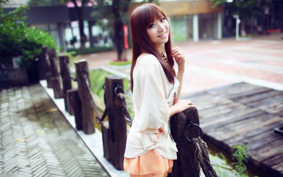 孤军作战的意思(求：兼而有之、孤军分战、黎明百姓的解释？)