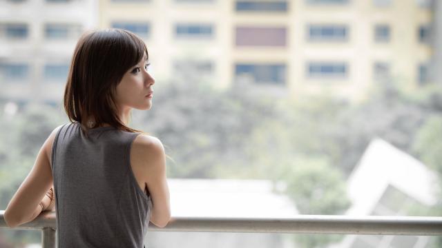 女生发朋友圈人生若只如初见(前女友突然说人生若只如初见什么意思？)