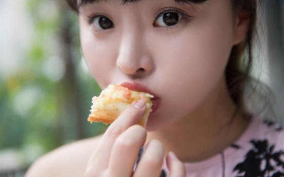 天鹅公主(谁讲一下天鹅公主奥罗拉的故事？)