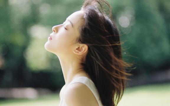 热闹的近义词(热闹的近义词)