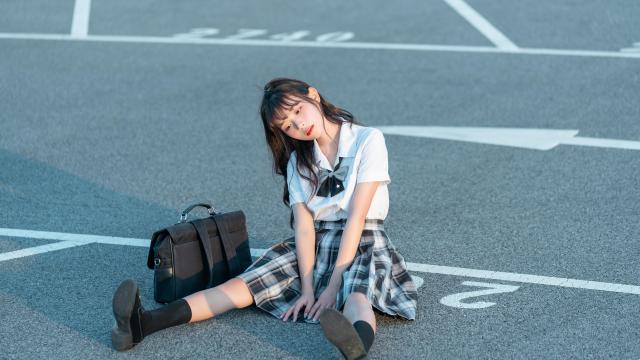 孤军作战的意思(求：兼而有之、孤军分战、黎明百姓的解释？)