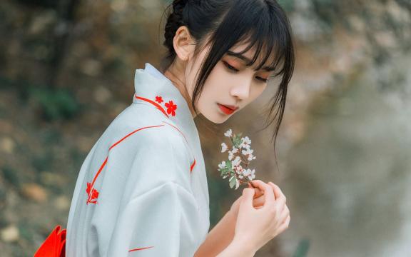 天鹅公主(谁讲一下天鹅公主奥罗拉的故事？)