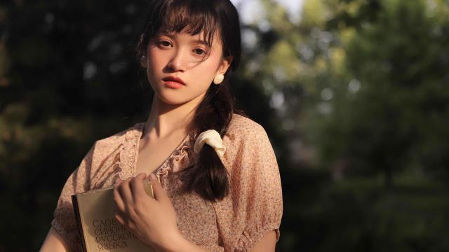 孤军作战的意思(求：兼而有之、孤军分战、黎明百姓的解释？)