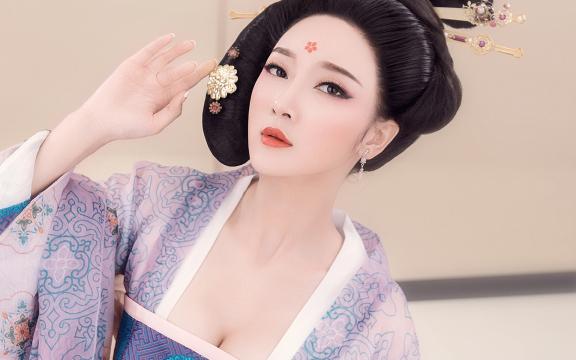 孤军作战的意思(求：兼而有之、孤军分战、黎明百姓的解释？)