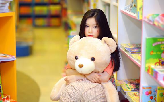 千呼万唤始出来犹抱琵琶半遮面(《琵琶行并序》中。琵琶女被邀请出场为什么要“千呼万唤始出来，)