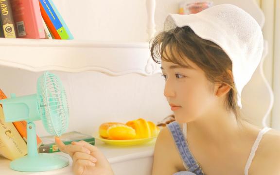 天鹅公主(谁讲一下天鹅公主奥罗拉的故事？)