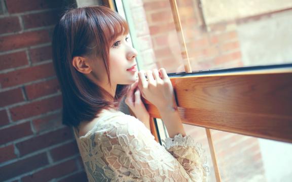 何时眼前突兀见此屋(何时眼前突兀见此屋体现什么情怀？)