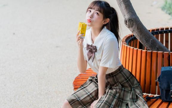 很拽的名字(你身边的朋友中，最霸气，搞笑的名字是什么？)