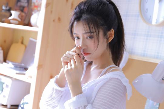 八月桂花香下一句是什么(一月水仙清水养，二月杏花出墙来，三月桃花红艳艳,四月杜鹃满山)